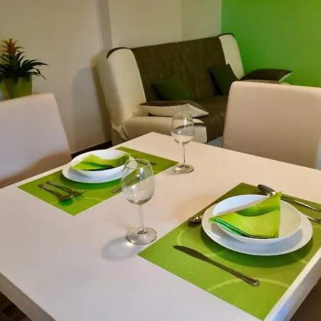Feel The Colors Of Beautiful - Green Apartment *